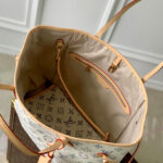 Louis Vuitton Neverfull MM M24905 Cream